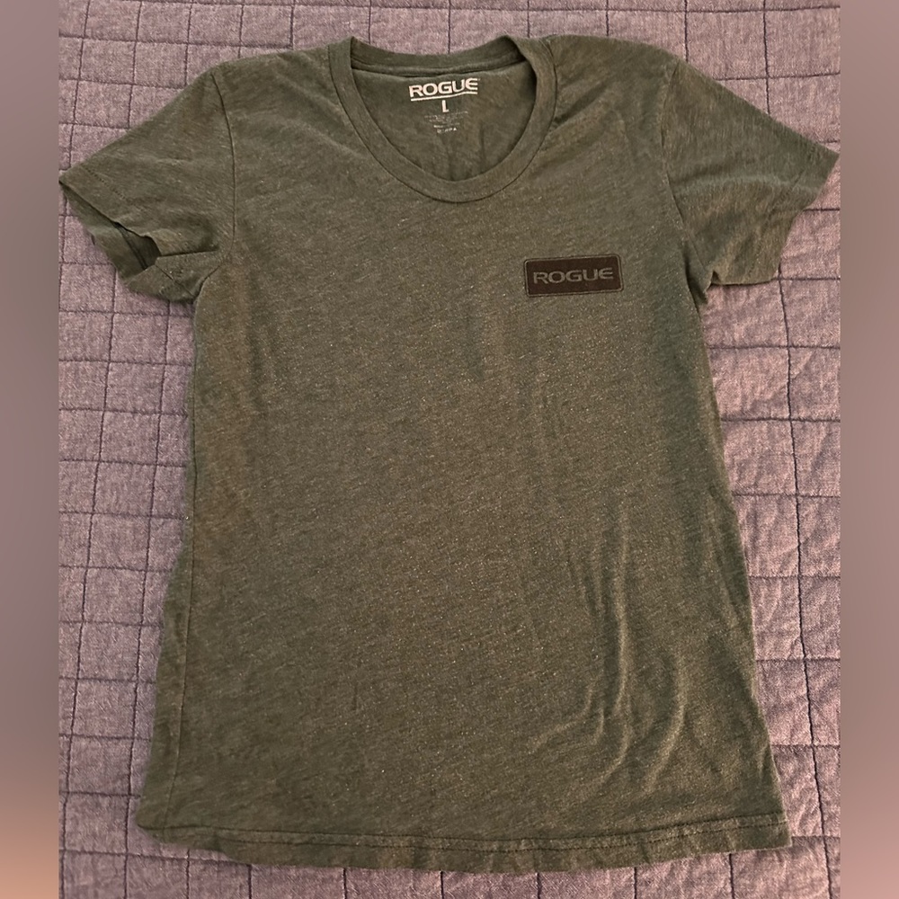 Rogue Josh Bridges women's size large army green shirt.
